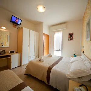 Petrarca 3*, Rimini Italië